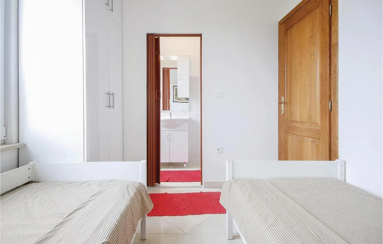 Cozy Apartment In Medulin With Kitchen